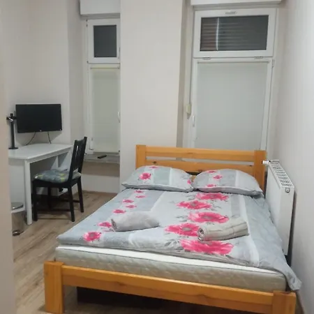 Nighthost- Trzebnicka 84 Apartment *